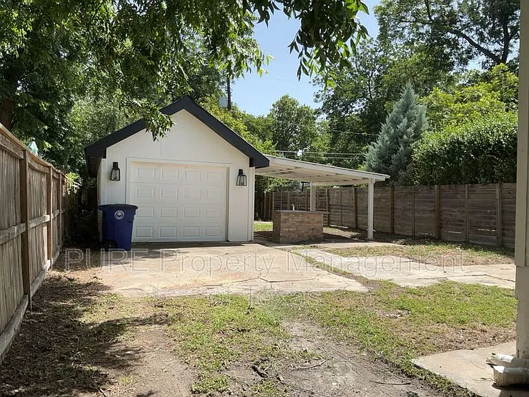 2517 E 4th St — Photo 33