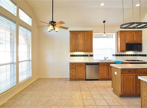 3rd image of 5801 Southampton Dr