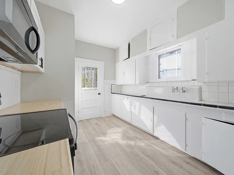 122 Biering St #2 — Photo 5