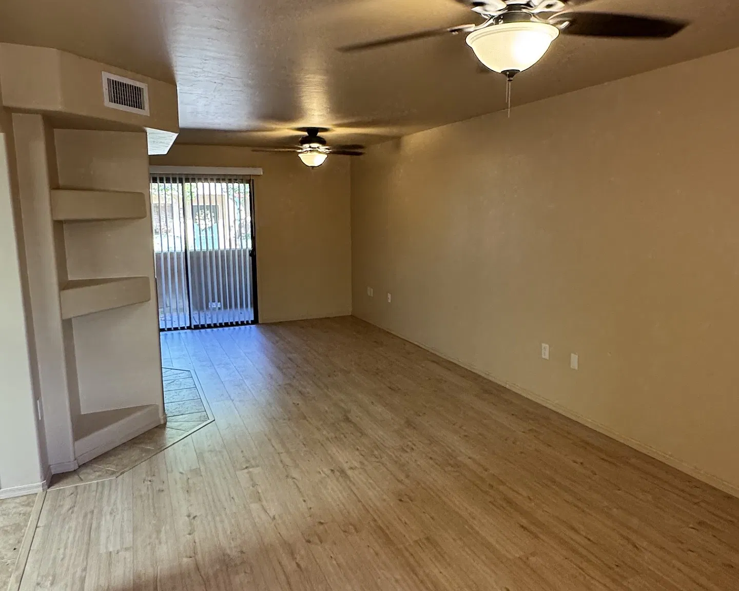 2 bed, 2.5 bath, 1412 sqft, $1,600 — Photo 1