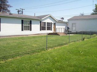 63 2nd St SW, Linton, IN 47441