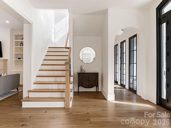 5th image of 313 Wonderwood Dr