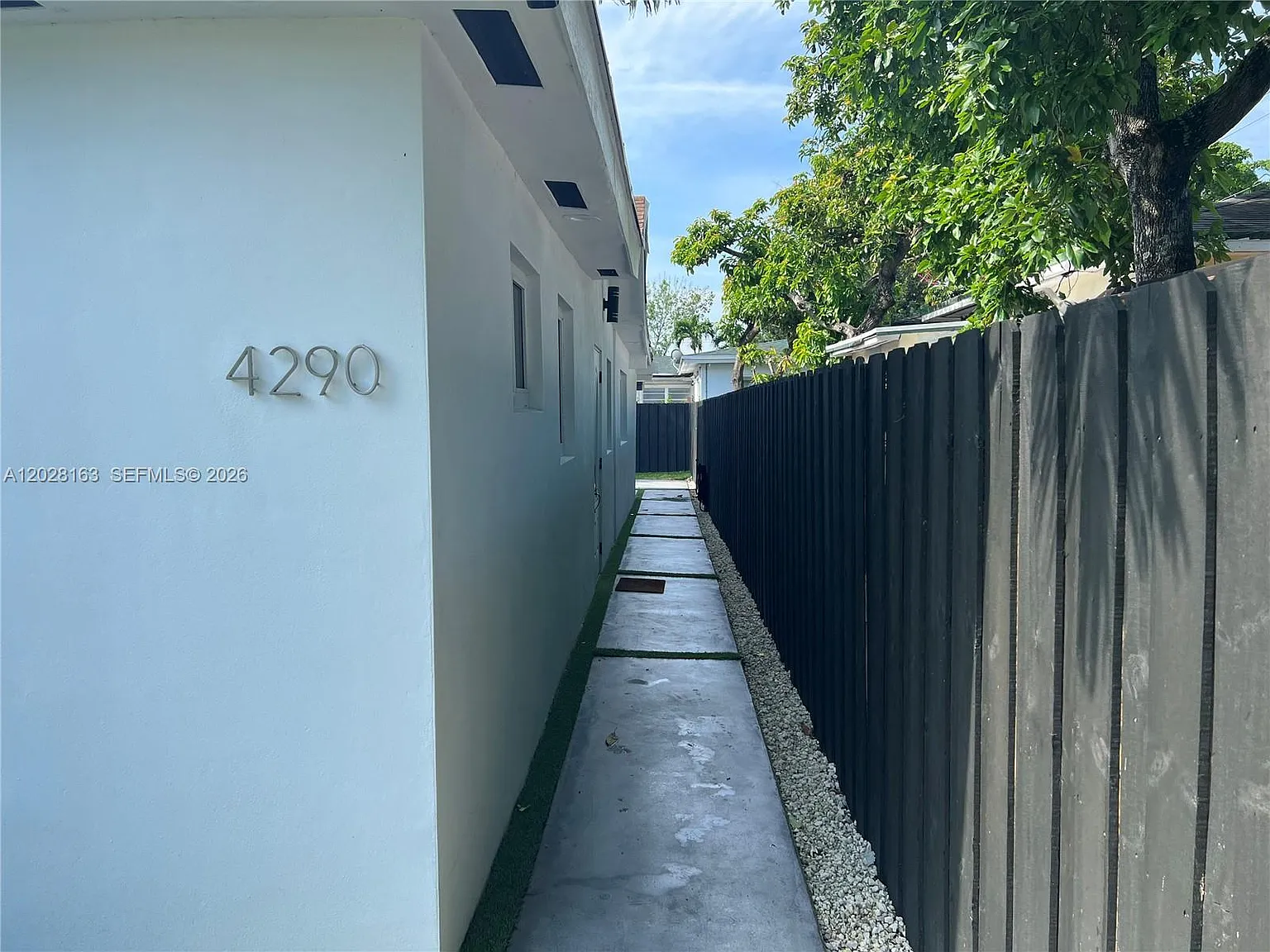 Tamiami Groves No 2 — Photo 3