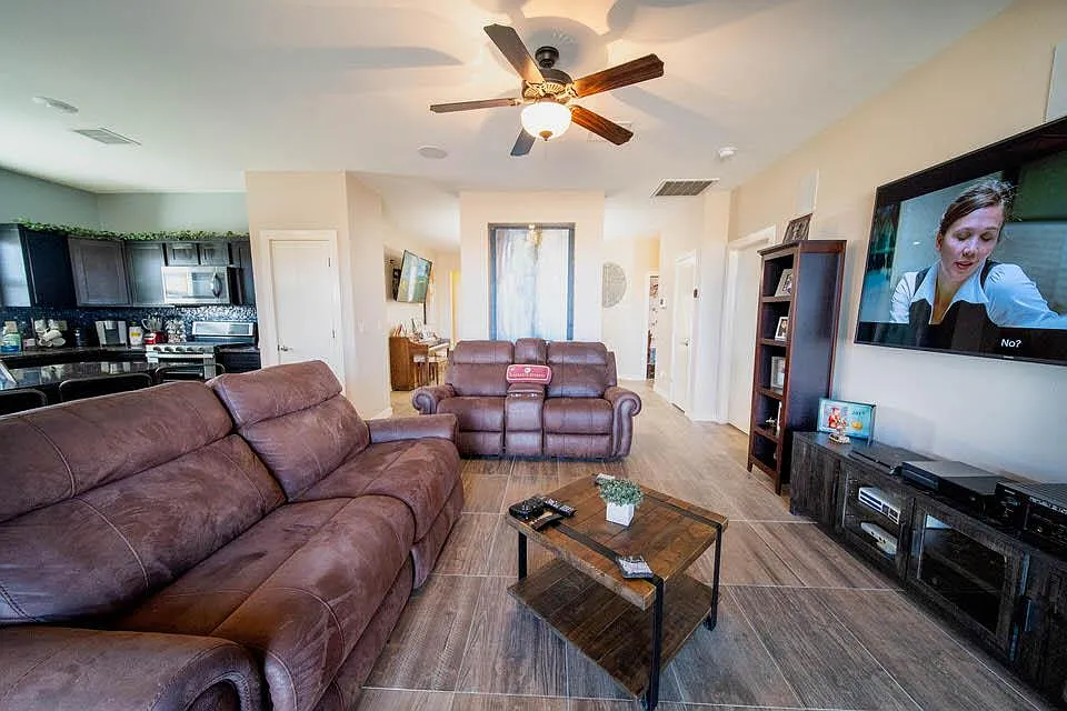 Building Photo - 424 S Manzanita Dr