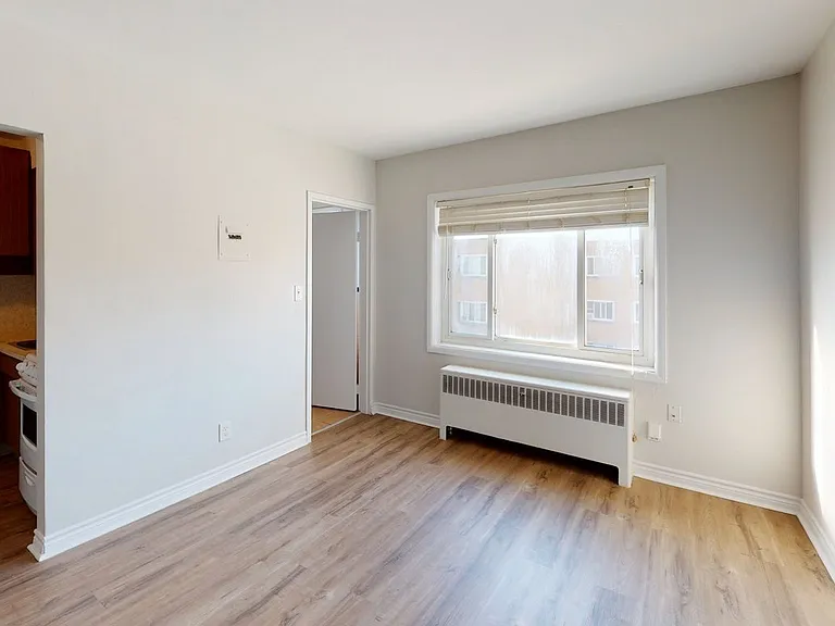 6380 Wyandotte St E — Photo 4