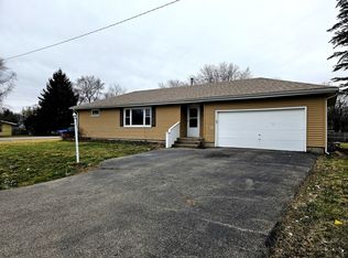 1807 Beach Rd, McHenry, IL 60050