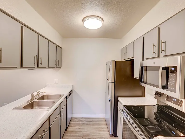 Riva Ridge Apartments — Photo 10