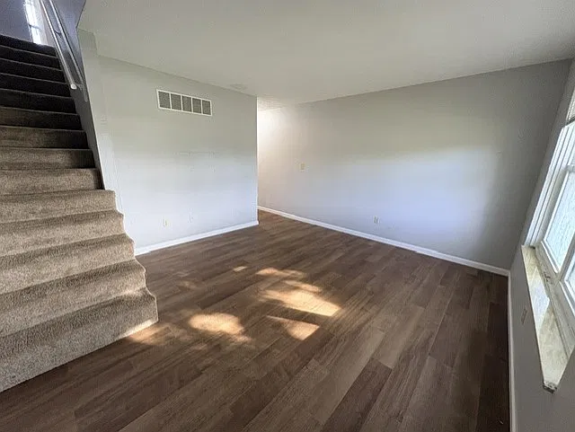 2 bed, 1.5 bath, 1000 sqft, $1,095 — Photo 3