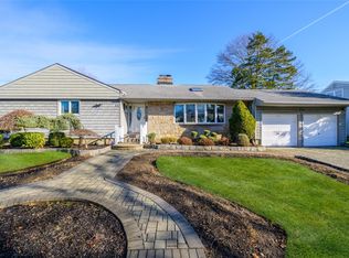 55 Harbor Ln, Massapequa Park, NY 11762