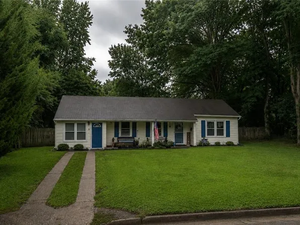 4 Cottage Ln, Newport News, VA 23603