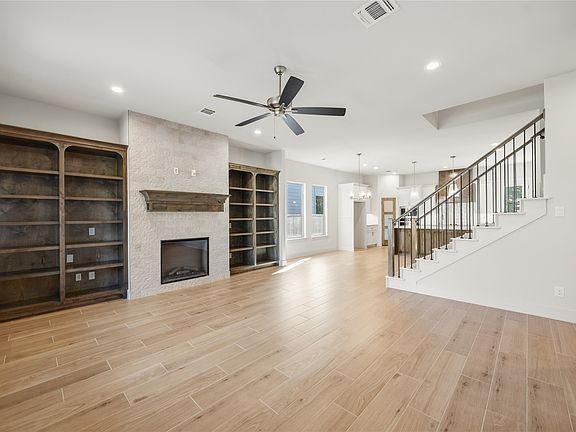 4th image of 917 Boston Ln