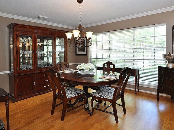 4th image of 3003 Hickory Falls Dr
