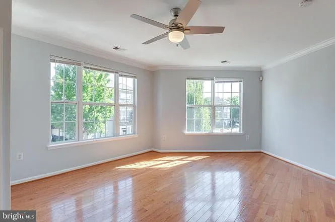 21800 Dragons Green Sq — Photo 18