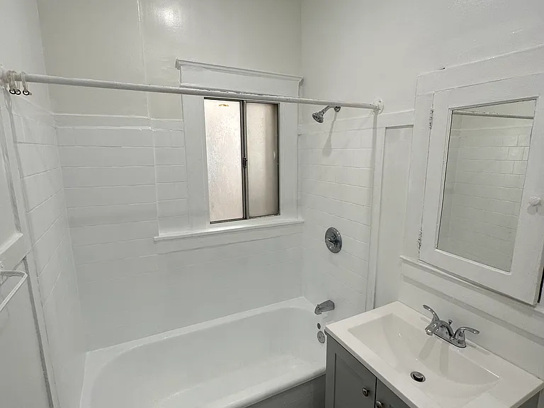 908 S Normandie Ave #5 — Photo 2