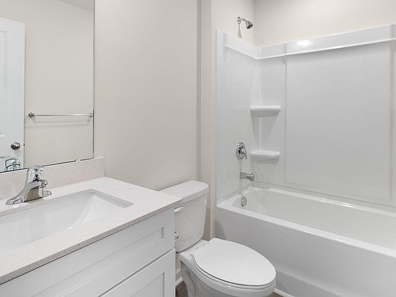 5th image of 110 Pioneer Dr