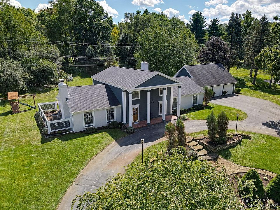 1st image of 3415 Robinwood Dr
