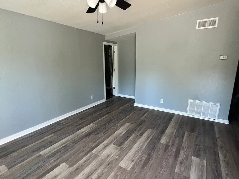 3922 N Delaware Ave — Photo 2