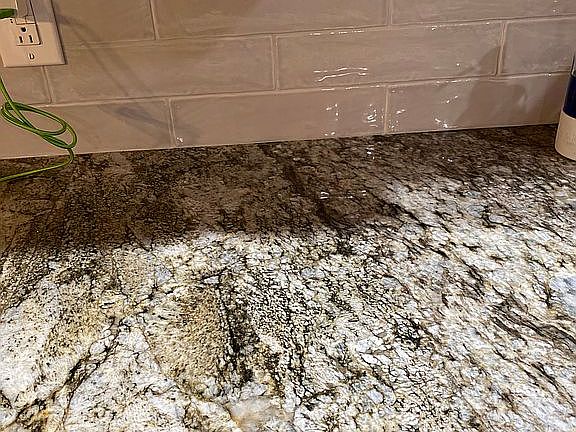 5th image of 905 Pecos Cir