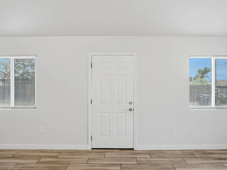 15603 August Ave — Photo 2