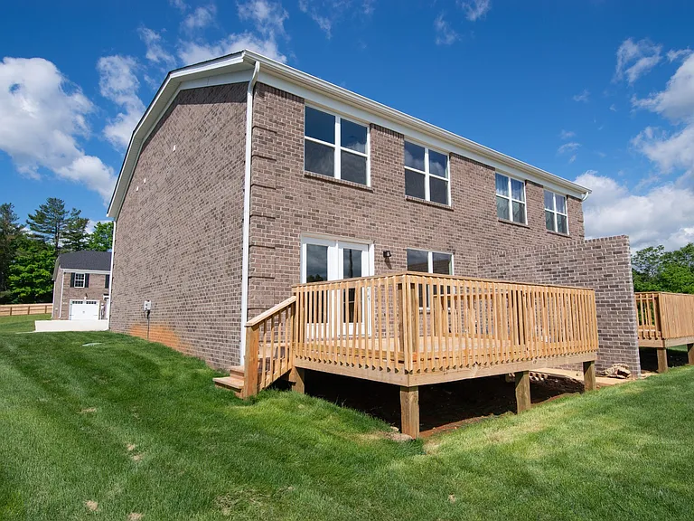 203 Dixon Cir — Photo 5