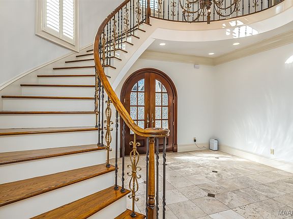 4th image of 9861 Wyncrest Cir