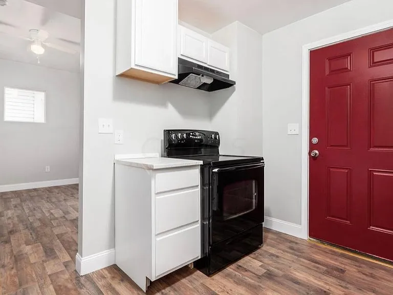 188 S Terrace Ave — Photo 2