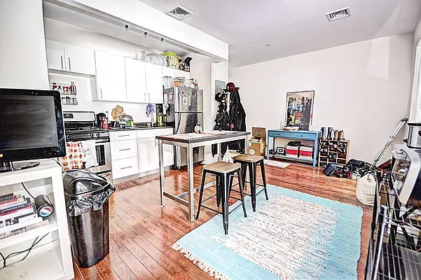 Rented by Level Group | media 11