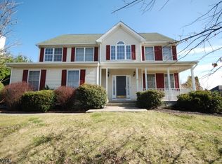 109 Dillon Dr, Stewartsville, NJ 08886