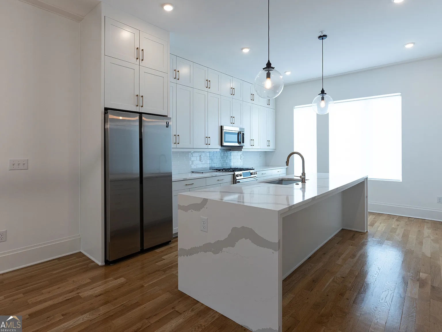 3 bed, 5.0 bath, 2000 sqft, $3,450 — Photo 2