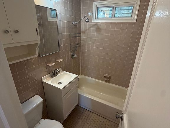5th image of 605 Easton Rd