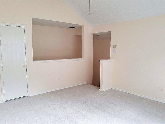 4th image of 309 Sun Meadow Ln