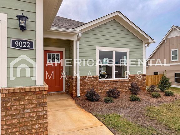 3rd image of 9022 Saxon St