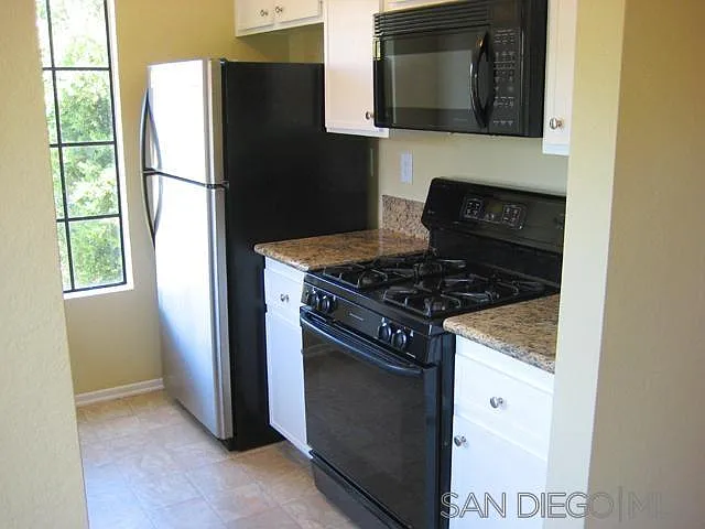 2 bed, 1000 sqft, $3,000 — Photo 3