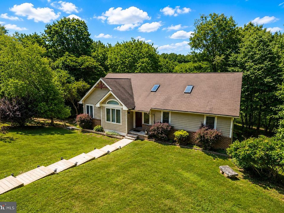 1st image of 365 Pinnacle Dr