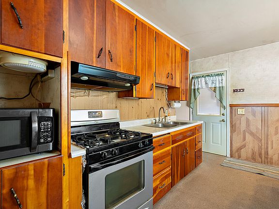 3rd image of 36259 Mill Lake Rd