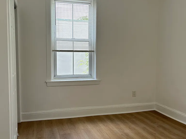 344 S 4th St #3R — Photo 2