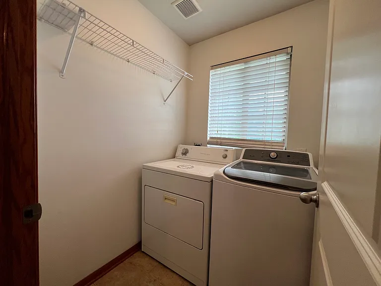 480 SE Waco Pl — Photo 15