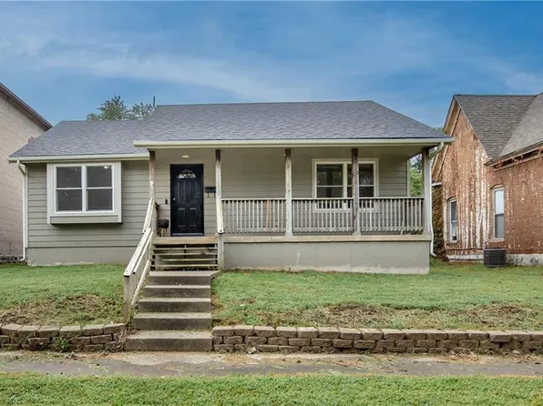 407 W Peoria St, Paola, KS 66071
