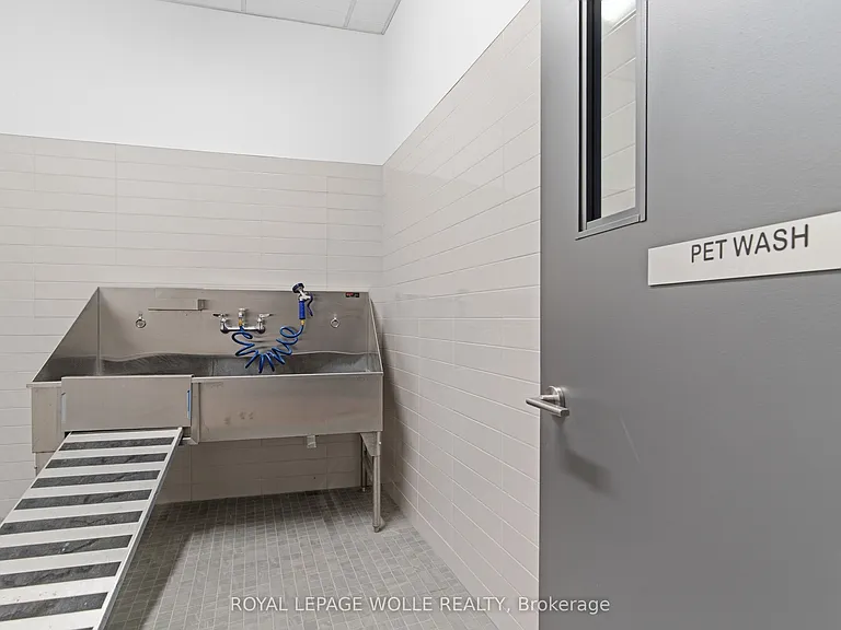 1333 Weber St E #603 — Photo 23