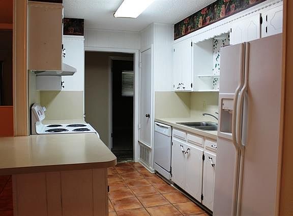 4th image of 2018 Greenbriar Dr