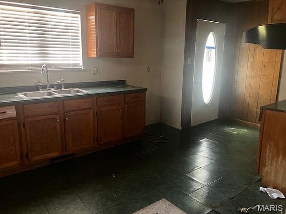 4th image of 1302 W Murray Ln