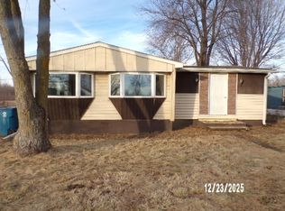 16713 10th Ave N, Carbon Cliff, IL 61239