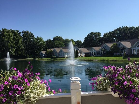 2nd image of 2877 Villa Ln