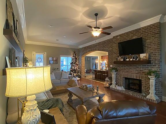3rd image of 1164 Island Park Blvd