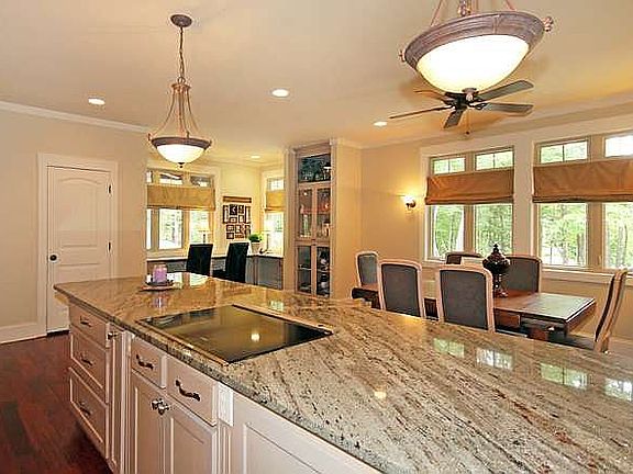 5th image of 134 Parkstone Dr