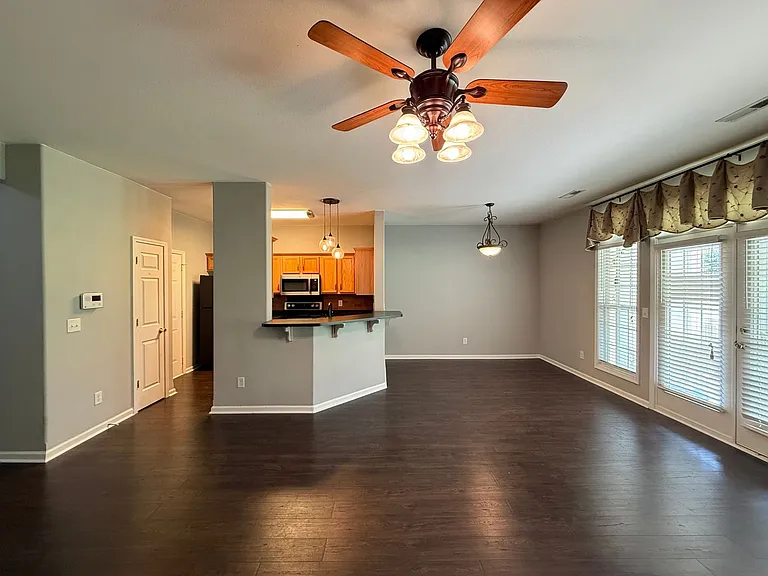 5994 Fox Point Cir — Photo 4