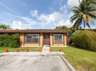 2330 Pecan Ct, Pembroke Pines, FL 33026