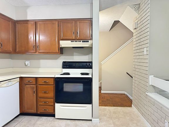 2nd image of 1425 Ashbourne Dr
