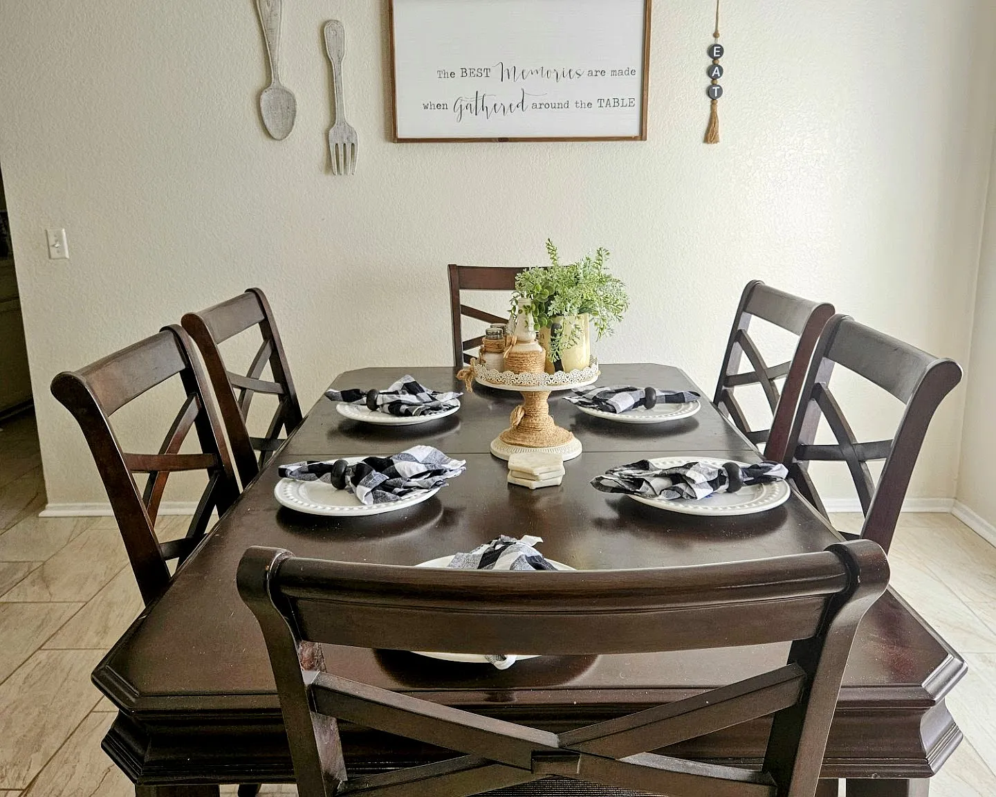 3 bed, 1320 sqft, $4,350 — Photo 2