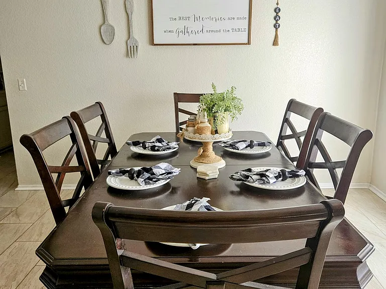 15352 Mesquite Ave — Photo 2